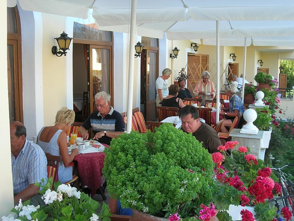 Regina Hotel Vaszilátika Kültér fotó